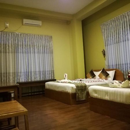 Gold Star Hotel Nyaung Shwe Buitenkant foto